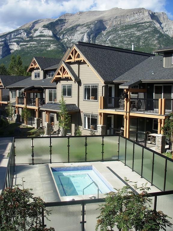 Appartamento Rocky Mountain Getaway Canmore Esterno foto